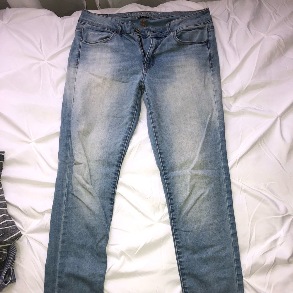Light wash skinny jeans